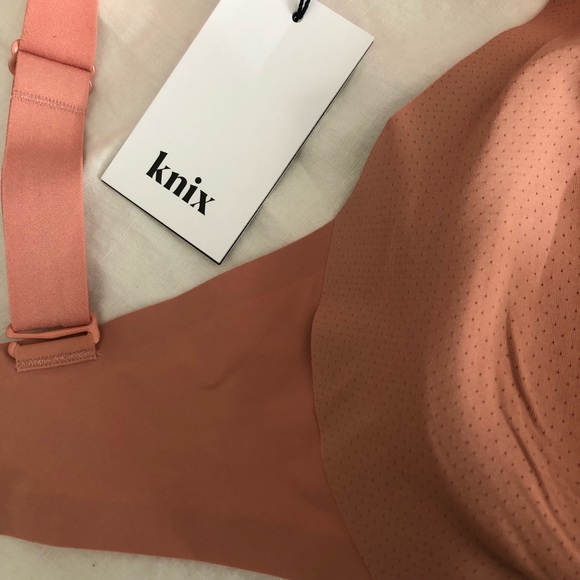 NWT Knix Padded V-Neck Bra - Wide Strap Size 6+ - Picture 7 of 9